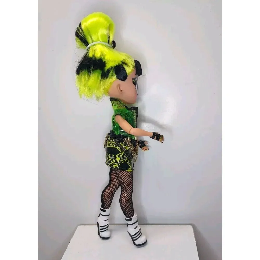 LOL Surprise OMG Remix Yellow Hair Rock Fame Queen Doll Play READ DESCRIPTION